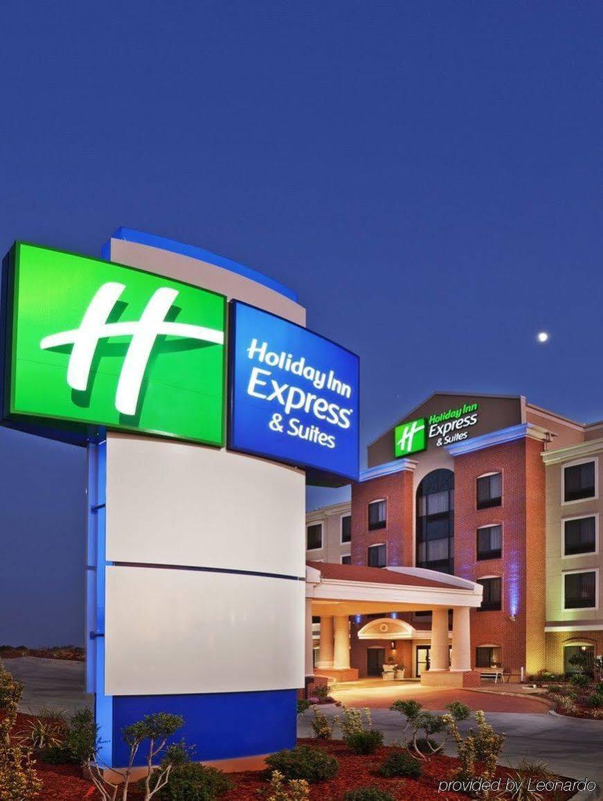 Holiday Inn Express & Suites Charlotte North, An Ihg Hotel Екстер'єр фото